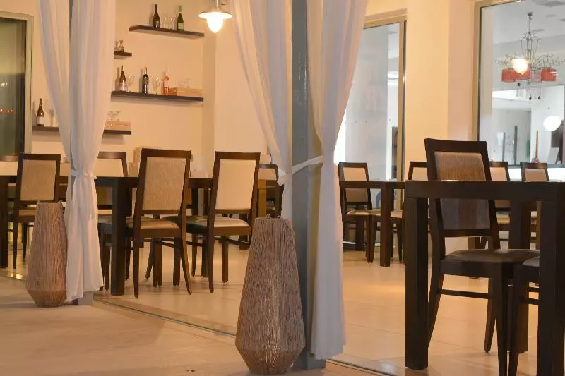 Отель Angela Suites Boutique