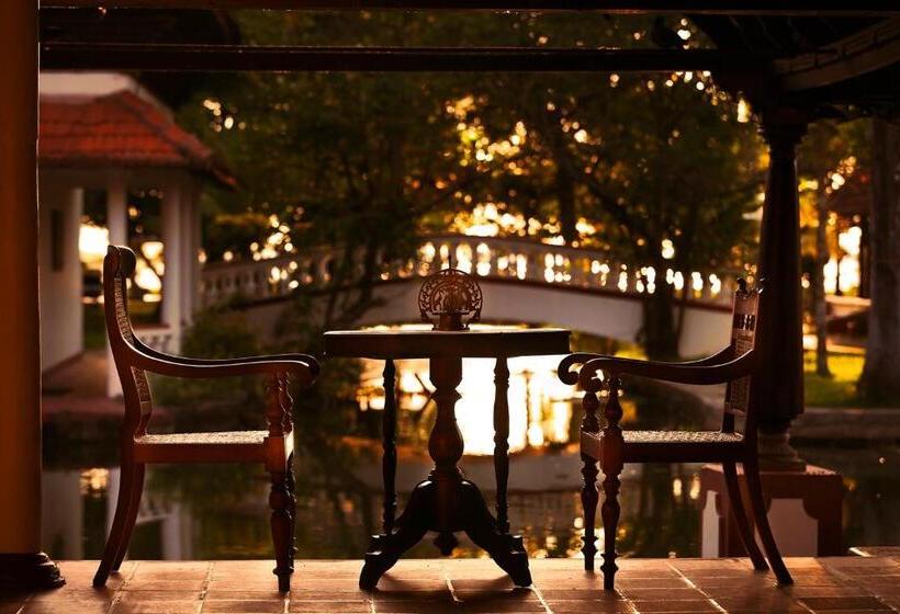 Hotelli Coconut Lagoon Kumarakom  A Cgh Earth Experience