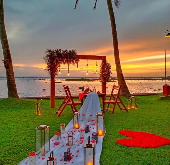 Hotelli Coconut Lagoon Kumarakom  A Cgh Earth Experience