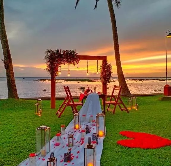 Отель Coconut Lagoon Kumarakom A Cgh Earth Experience