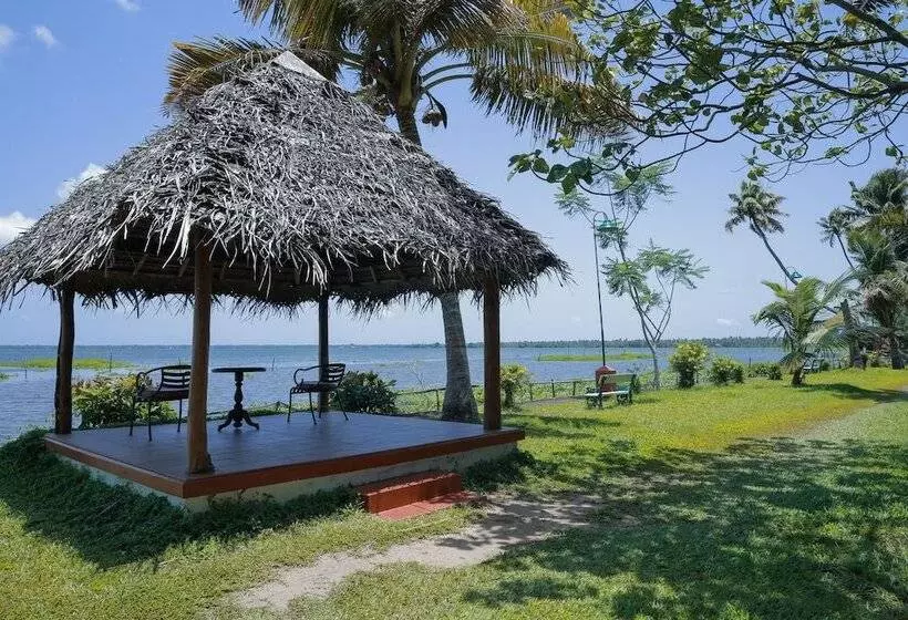 Отель Coconut Lagoon Kumarakom A Cgh Earth Experience