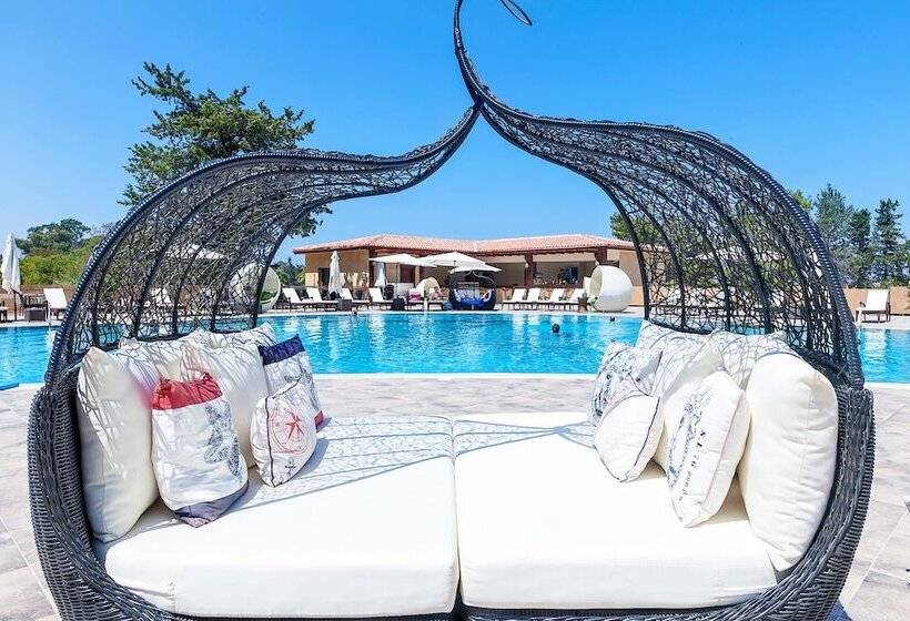 هتل Le Chateau Lambousa