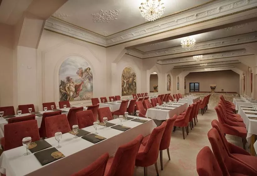 Отель Le Chateau Lambousa