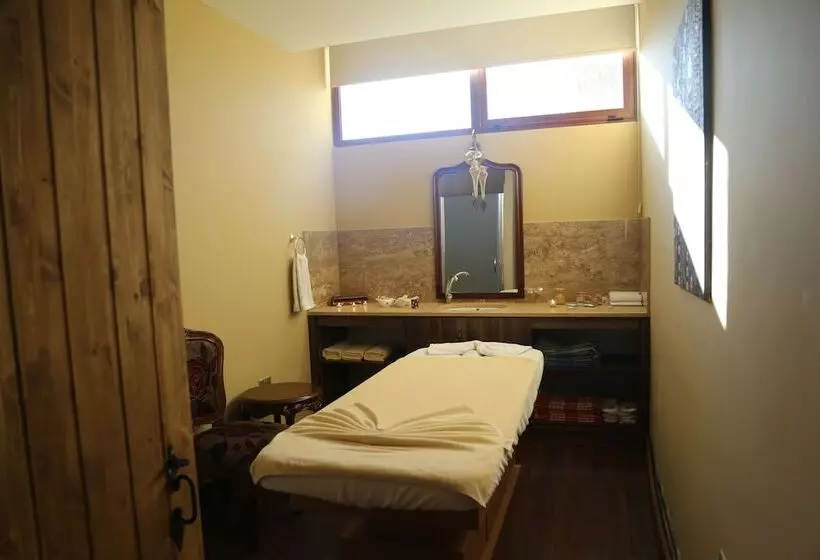 Отель Le Chateau Lambousa