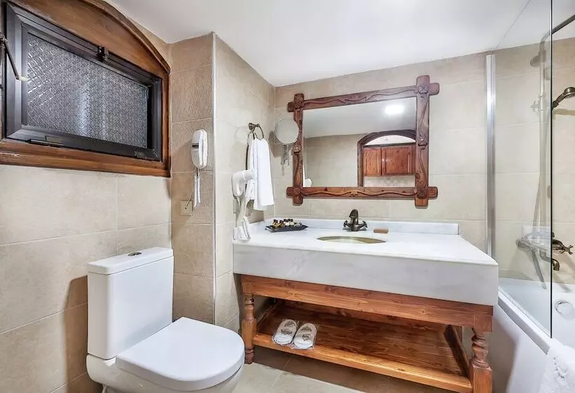 Отель Le Chateau Lambousa