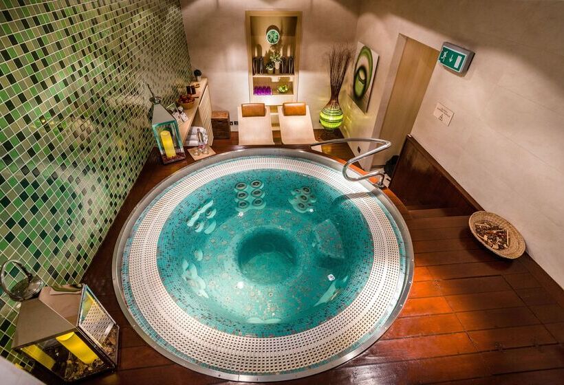 ホテル Ikonik Parlament