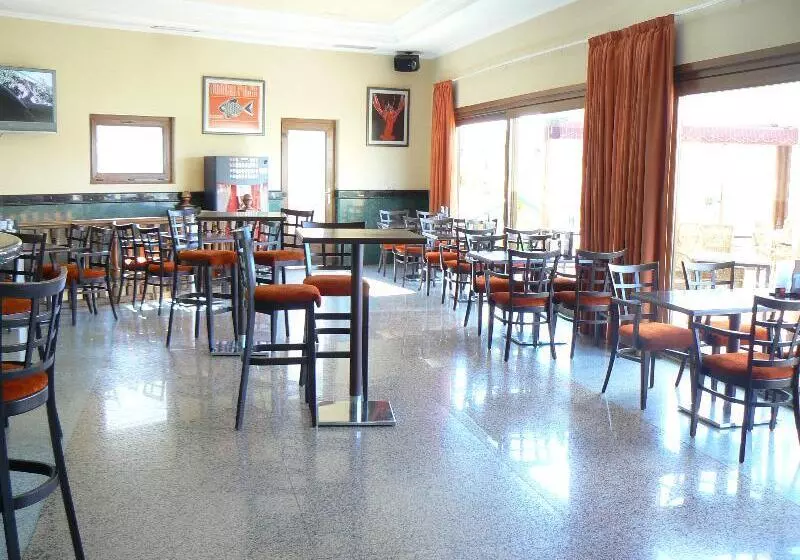 هتل II Castillas Ávila