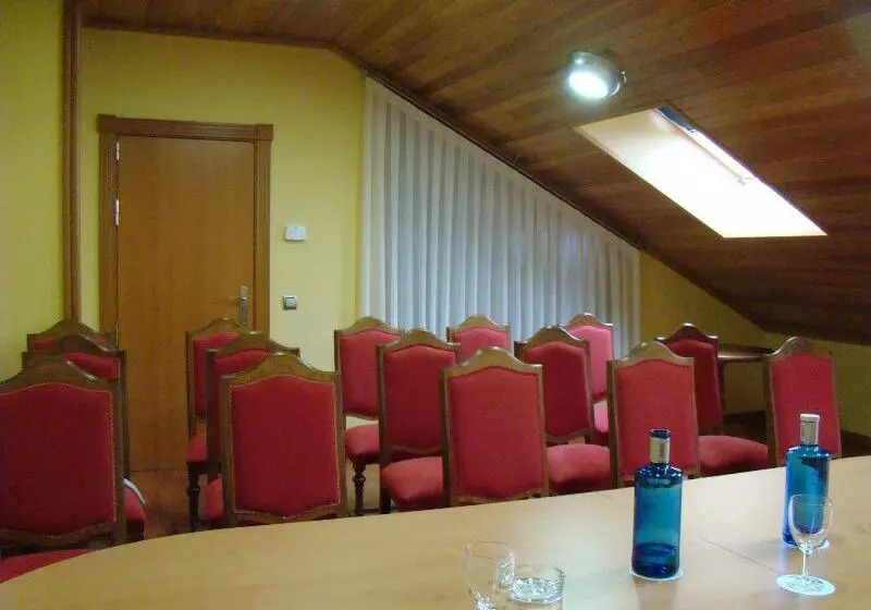 هتل II Castillas Ávila