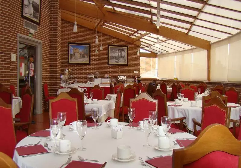 هتل II Castillas Ávila