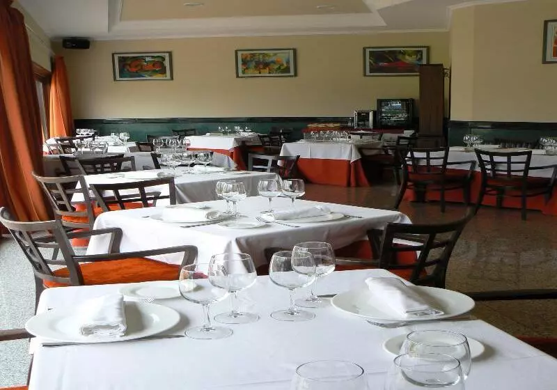 هتل II Castillas Ávila