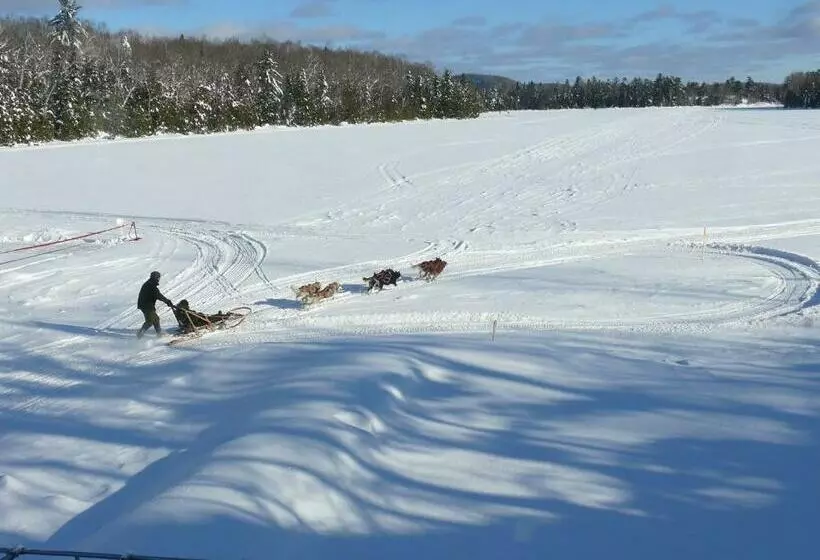 호텔 Auberge Du Lac Morency