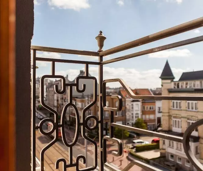 Avenue Hotel By F Hotels