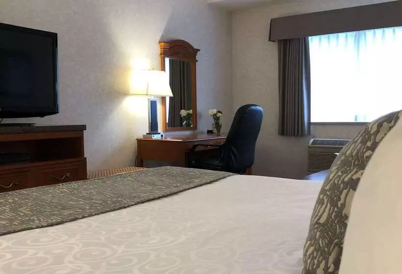 Coast Abbotsford Hotel & Suites