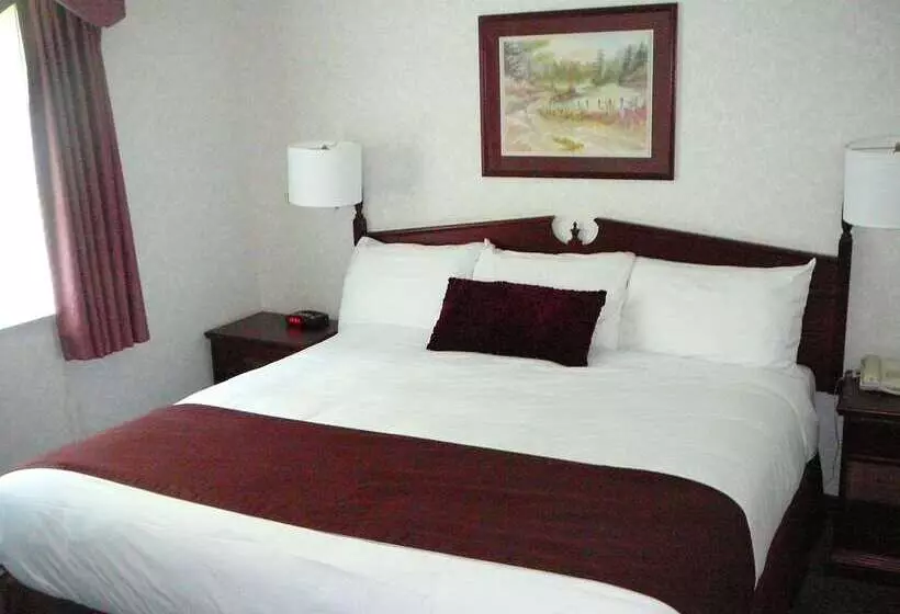 Coast Abbotsford Hotel & Suites