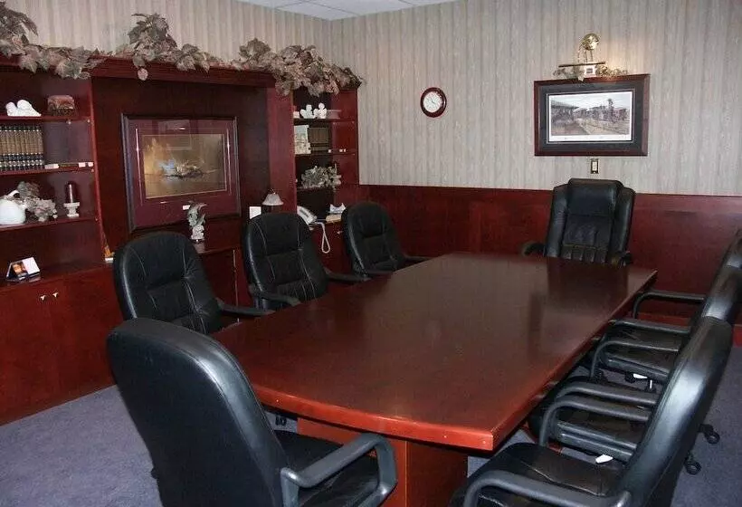 Coast Abbotsford Hotel & Suites