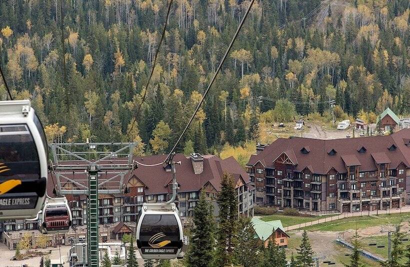 هتل Glacier Mountaineer Lodge