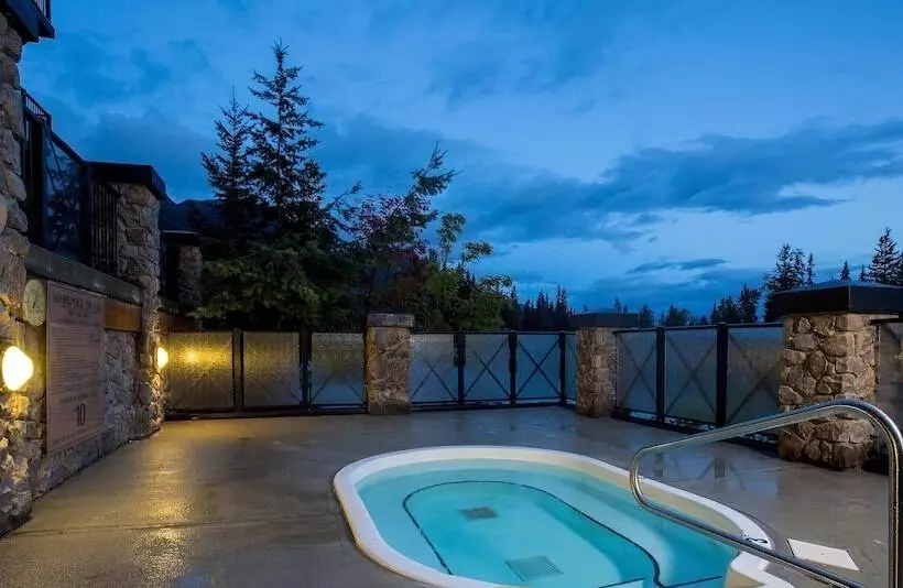 호텔 Glacier Mountaineer Lodge