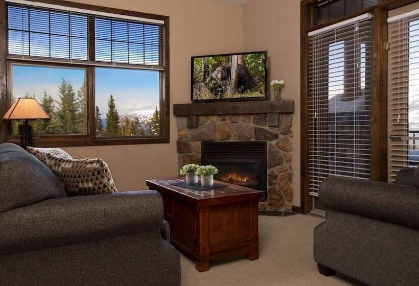 هتل Glacier Mountaineer Lodge