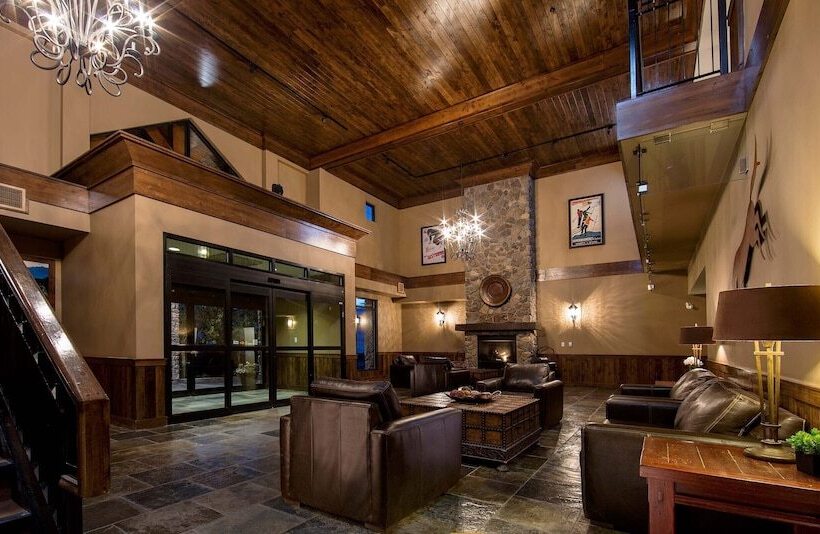 هتل Glacier Mountaineer Lodge