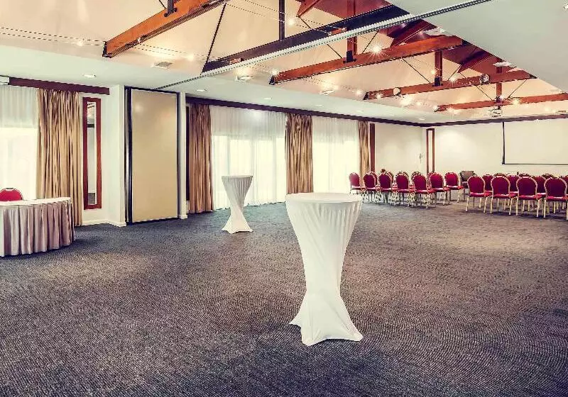 בית מלון כפרי Mercure Darwin Airport Resort