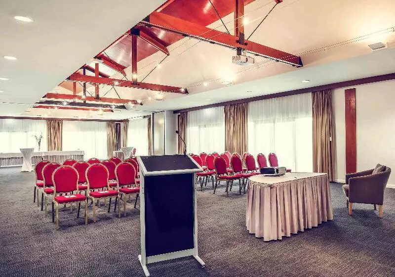 בית מלון כפרי Mercure Darwin Airport Resort