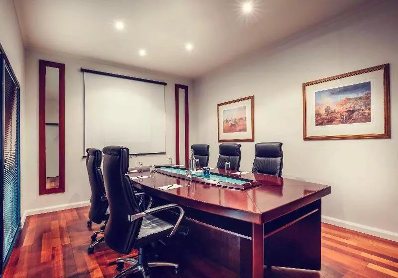 בית מלון כפרי Mercure Darwin Airport Resort