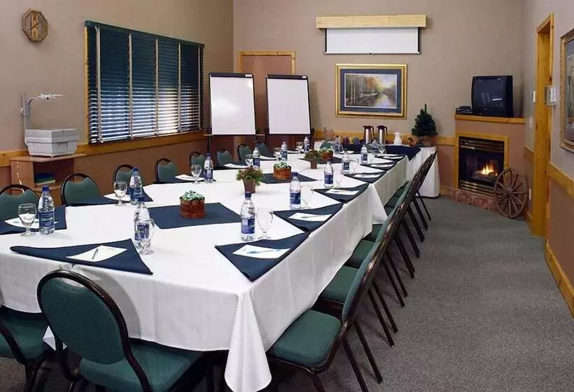 فندق Overlander Mountain Lodge