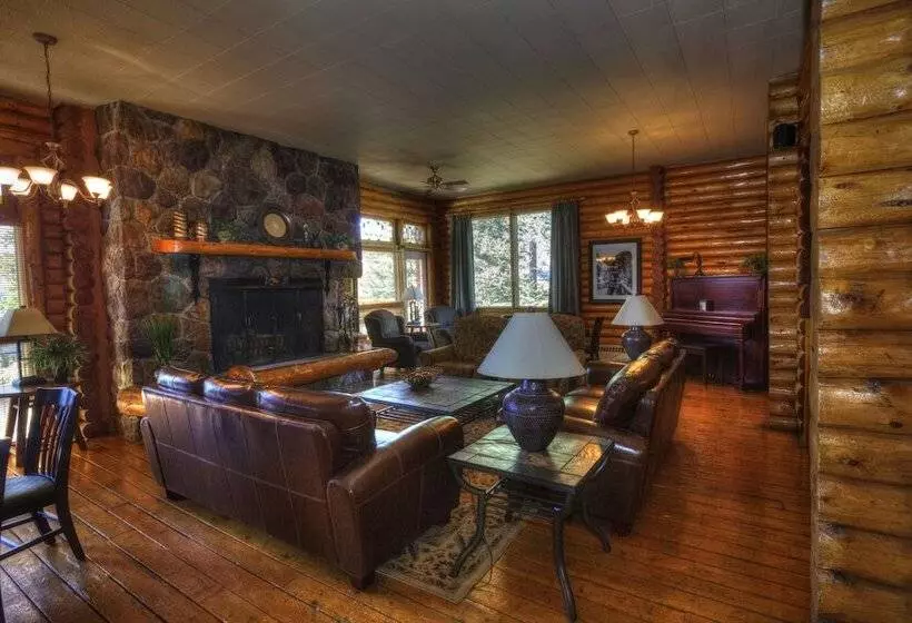 فندق Overlander Mountain Lodge