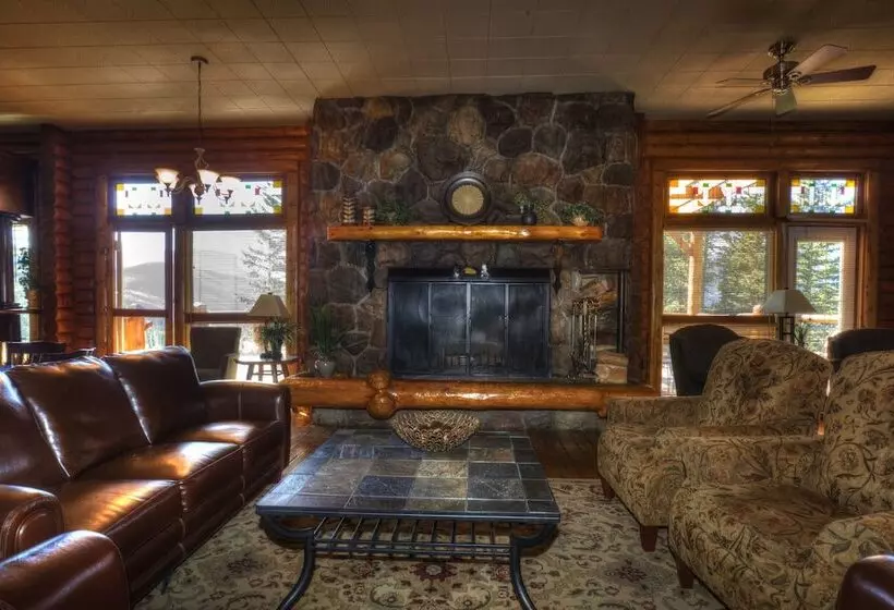 فندق Overlander Mountain Lodge