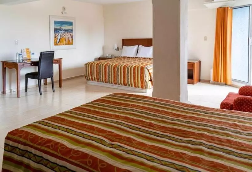 Hotelli Plaza Del Sol