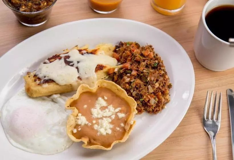 Hotelli Plaza Del Sol