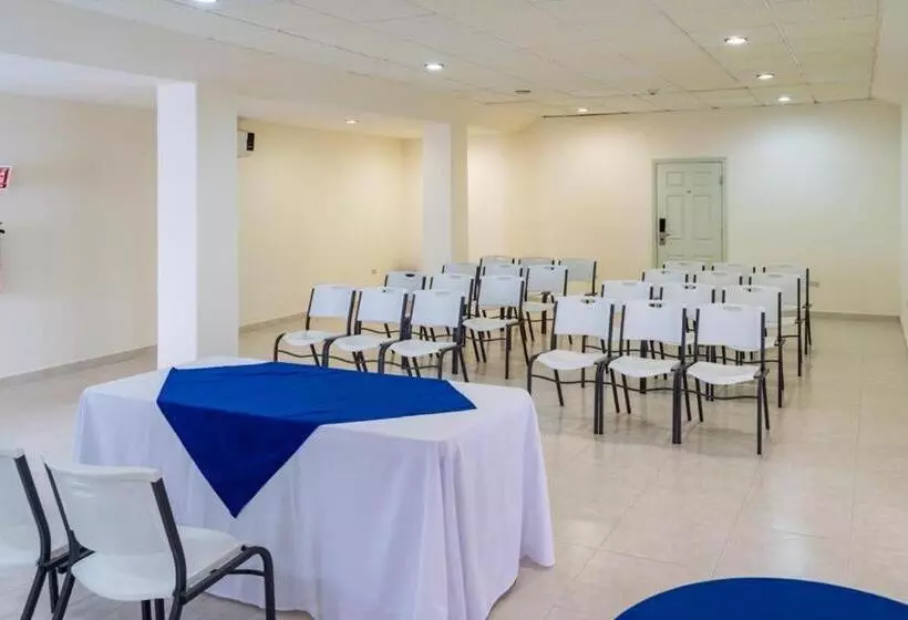 Hotelli Plaza Del Sol