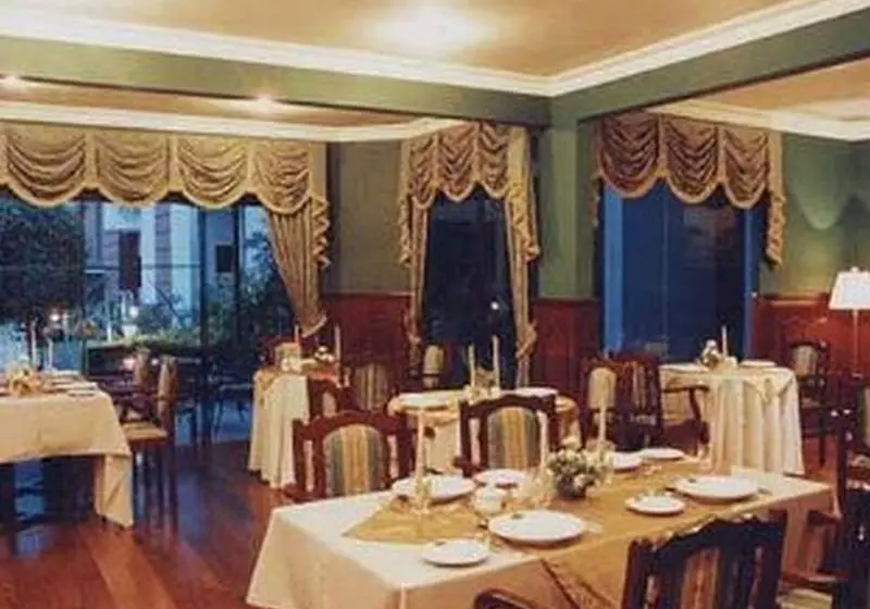 Отель Royal Lodge