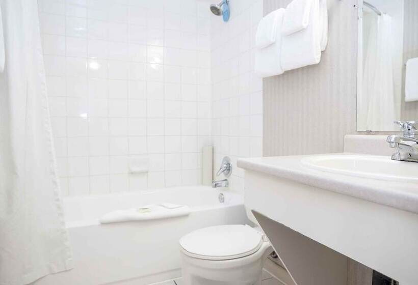 هتل Sandman Inn Smithers