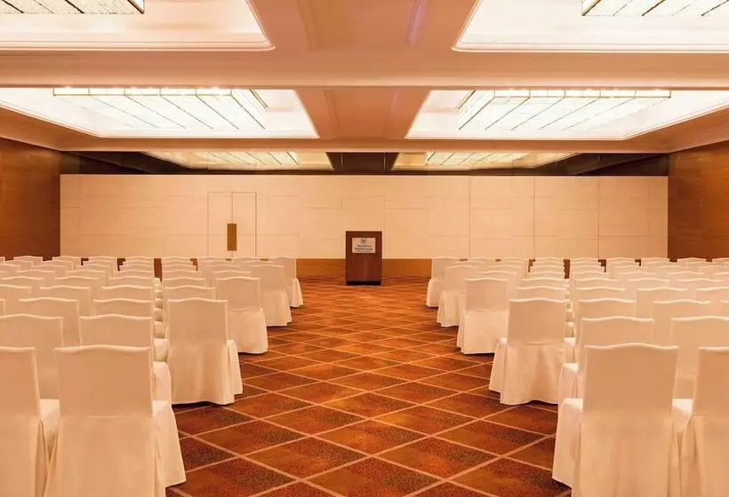 Sheraton Dubai Creek Hotel & Towers