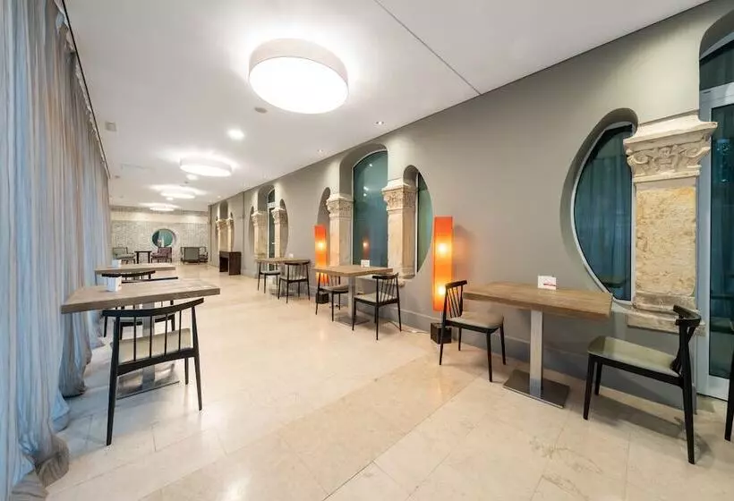 ホテル Castilla Termal Solares