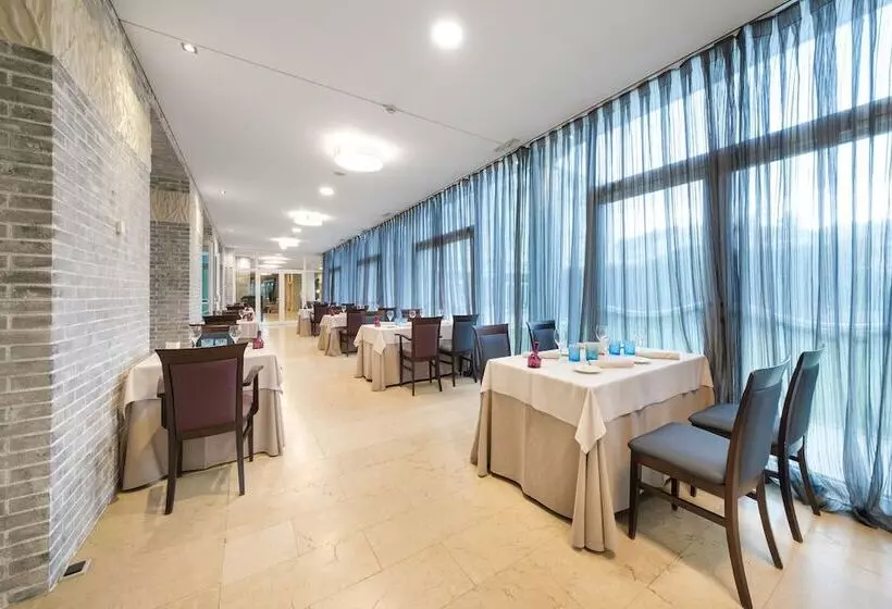 ホテル Castilla Termal Solares