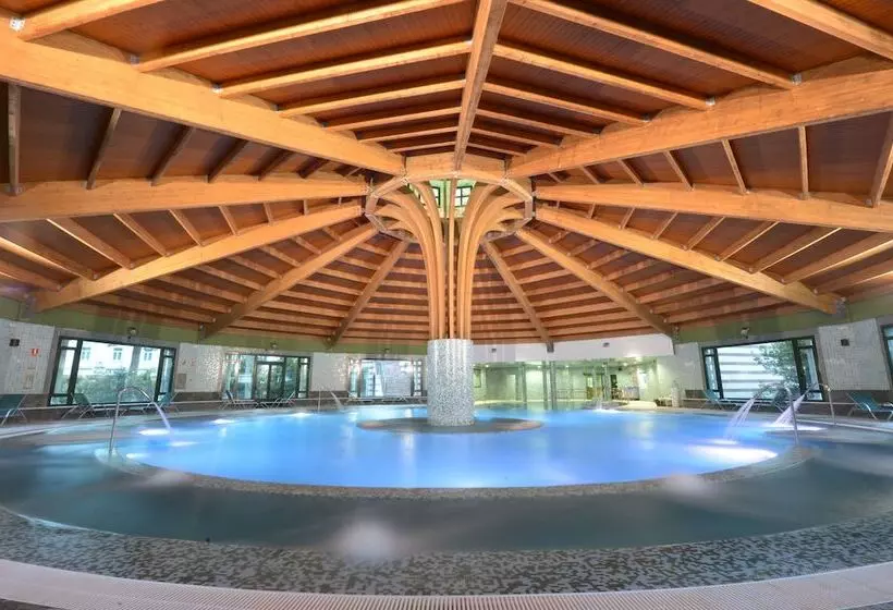 ホテル Castilla Termal Solares