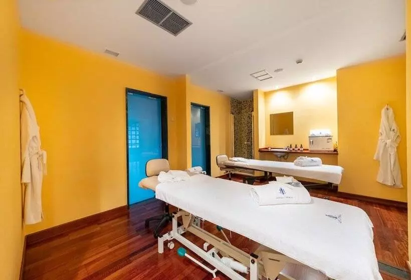 ホテル Castilla Termal Solares