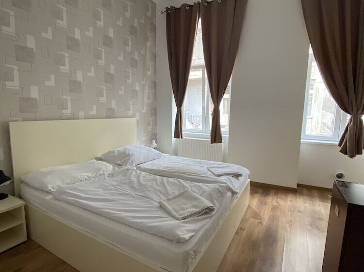 בית מלון כפרי Easy Star