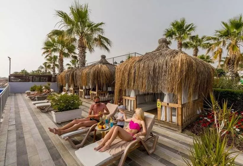 Отель Holiday Garden Resort