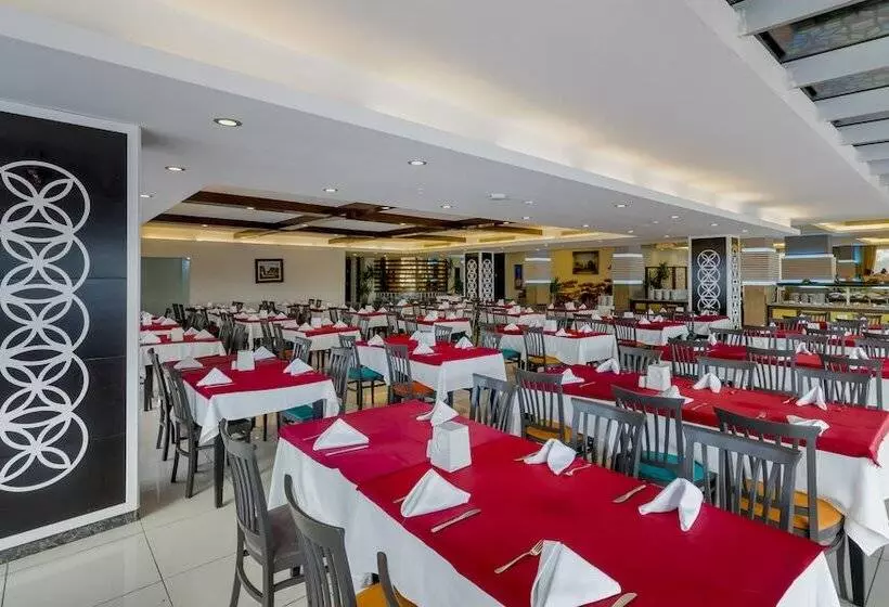 Отель Holiday Garden Resort