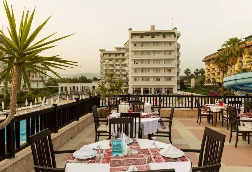 Отель Holiday Garden Resort