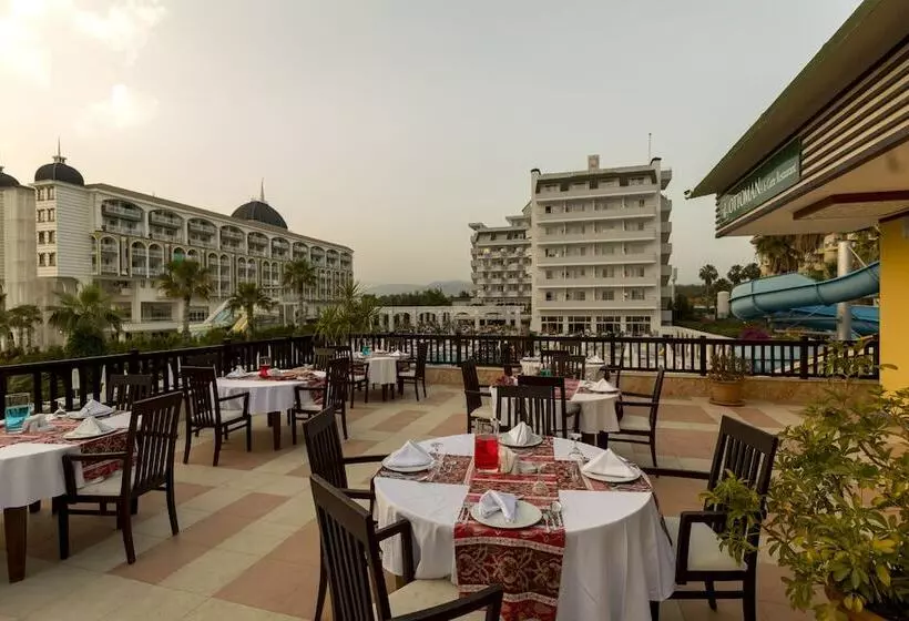 Отель Holiday Garden Resort