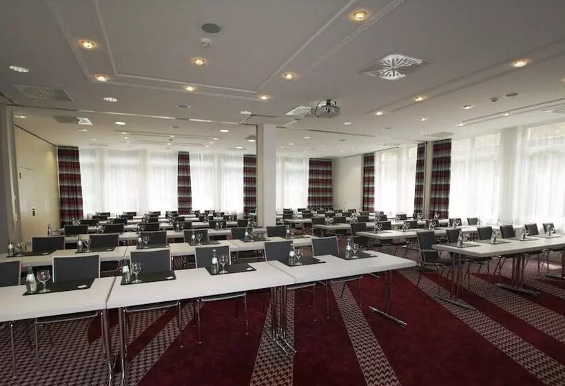 Отель Holiday Inn Frankfurt Airport   Neu Isenburg, An Ihg