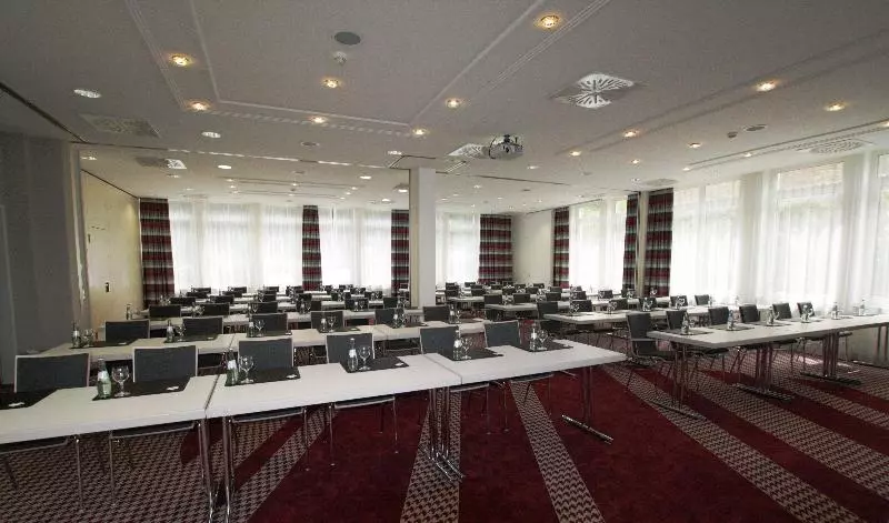 Отель Holiday Inn Frankfurt Airport   Neu Isenburg, An Ihg