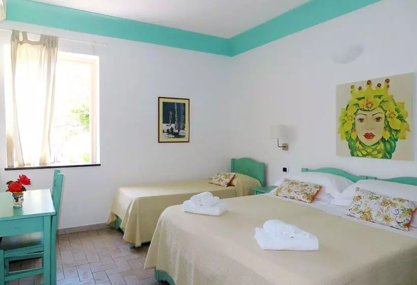 Отель Ossidiana Stromboli Center