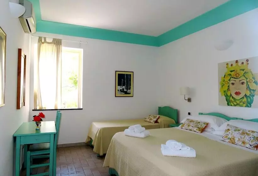 Отель Ossidiana Stromboli Center