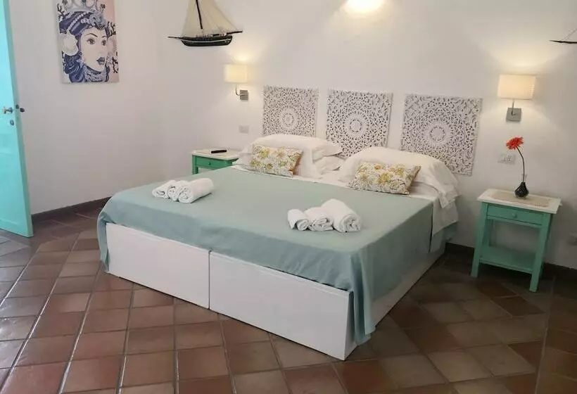 Отель Ossidiana Stromboli Center