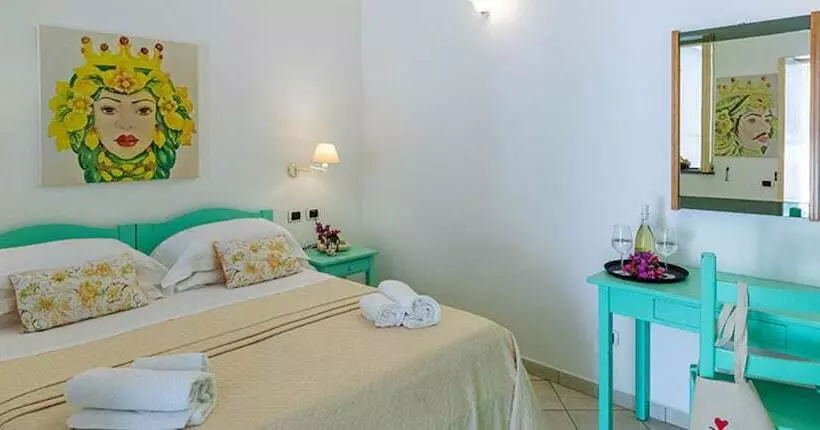 Отель Ossidiana Stromboli Center